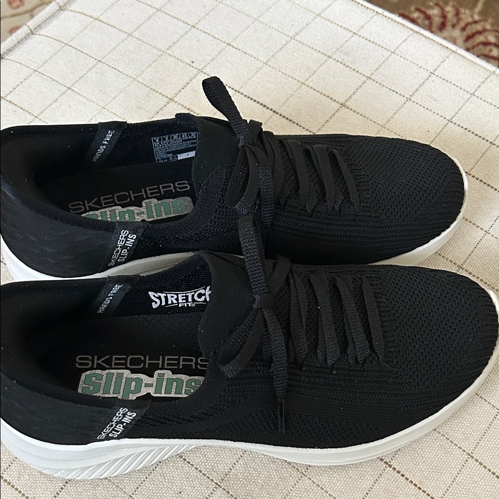 Skechers Women’s Black Slip Ins/Size 6M - Picture 2 of 6